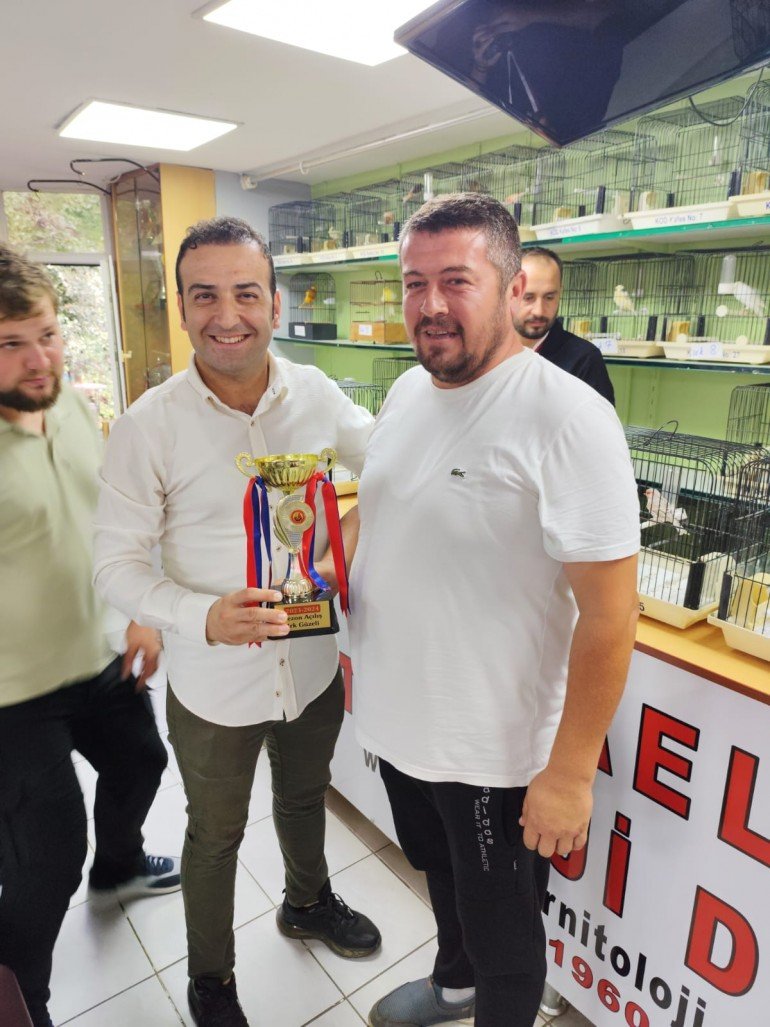 DERNEK AÇILIŞINDA IRK GÜZELLİK YARIŞMASI