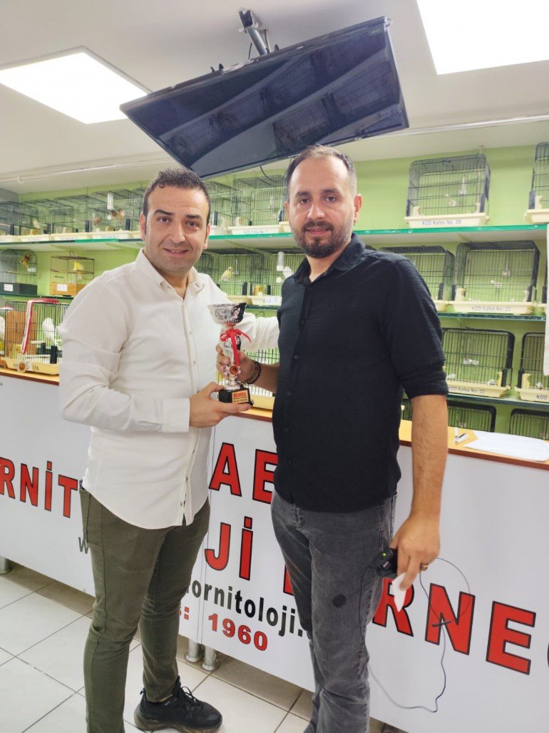 DERNEK AÇILIŞINDA RENK GÜZELLİK YARIŞMASI